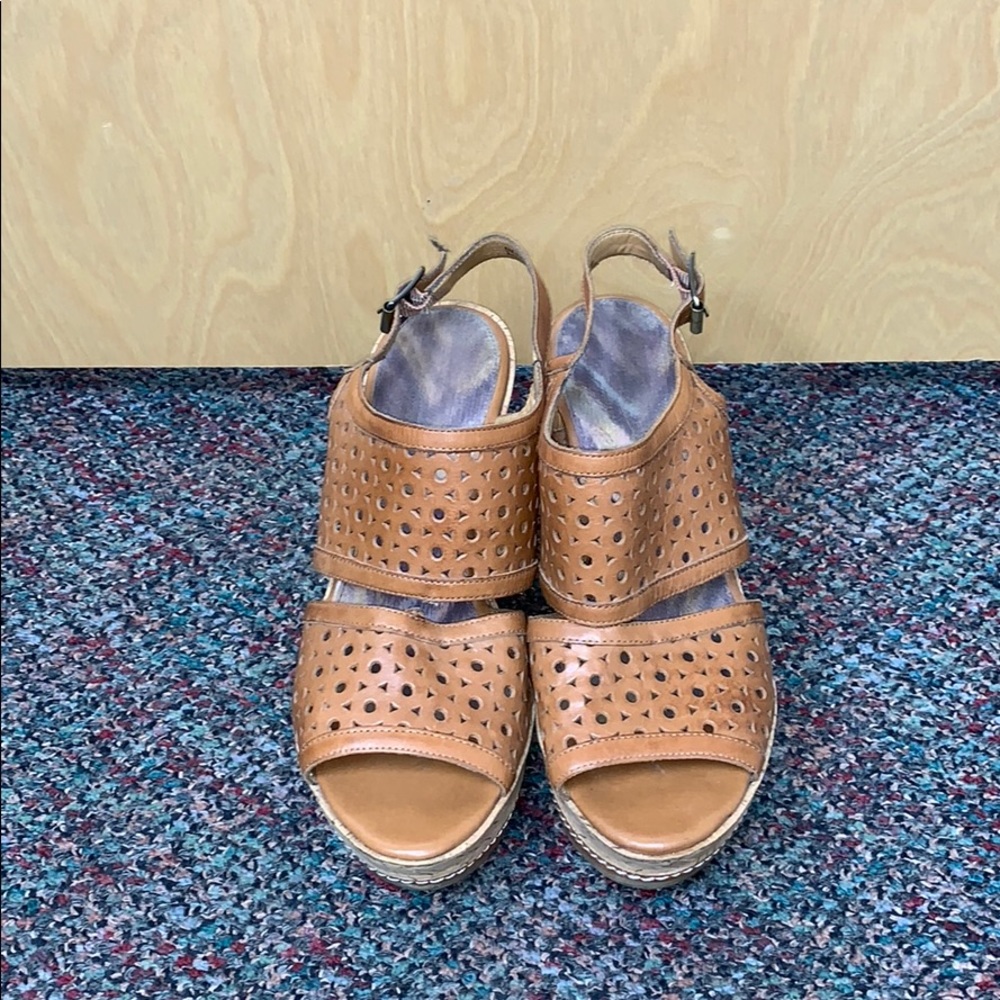 Tan Sam Edelman wedges